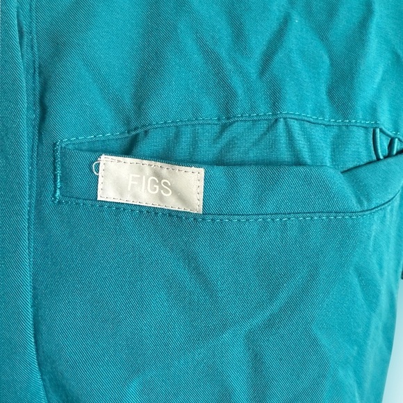 FIGS Yola Scrub Top | Technical Collection | Size Small | Pacific Blue - Picture 2 of 11